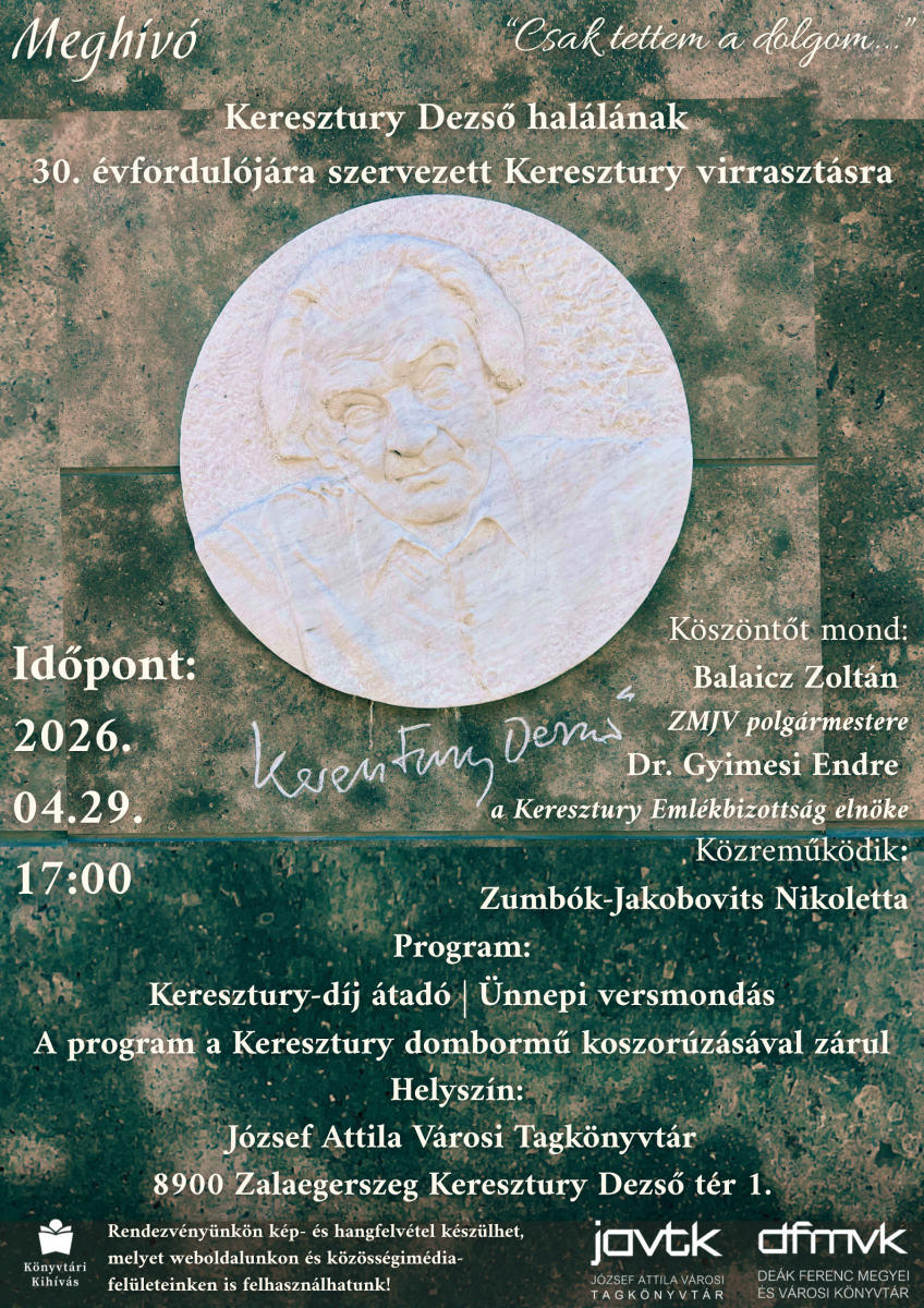 Z�ldes h�tt�r el�tt egy k�r alak� k� domborm� l�that� Keresztury Dezs� arck�p�vel. A plak�ton egy megeml�kez� esem�ny r�szletei szerepelnek: id�pont 2026. �prilis 29., helysz�n Zalaegerszeg, k�nyvt�r, programok k�z�tt d�j�tad�, versmond�s �s koszor�z�s.